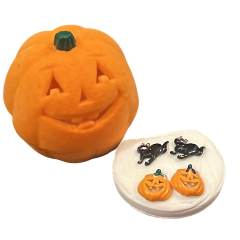 Vintage 90s Halloween Cat & Pumpkin Enamel Studs In Felt Jack O Lantern Box Set